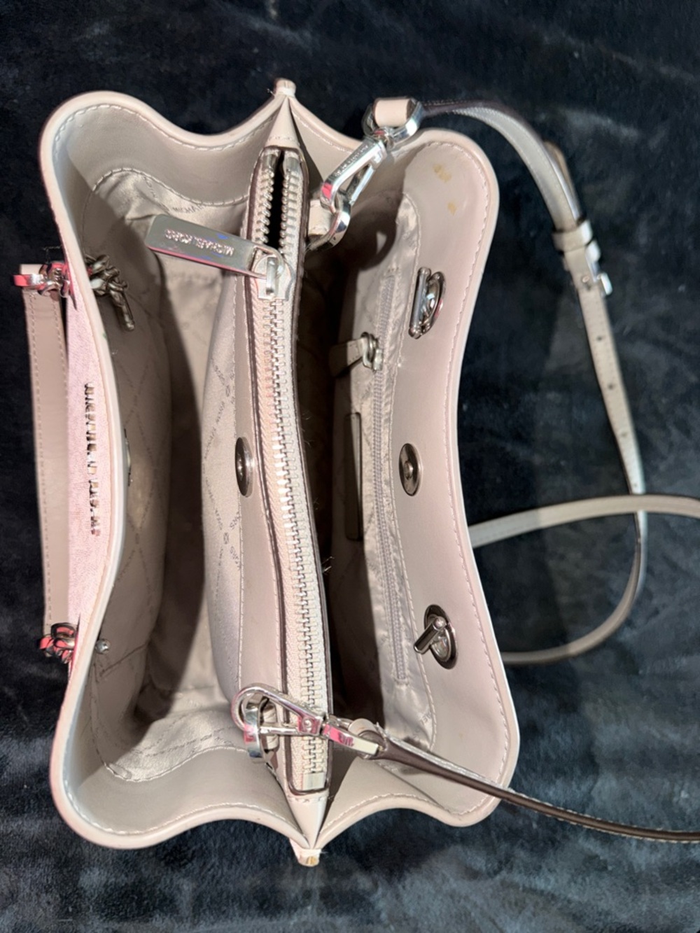 Michael Kors Blush Signature Monogram Shoulder Bag - Picture 4 of 7